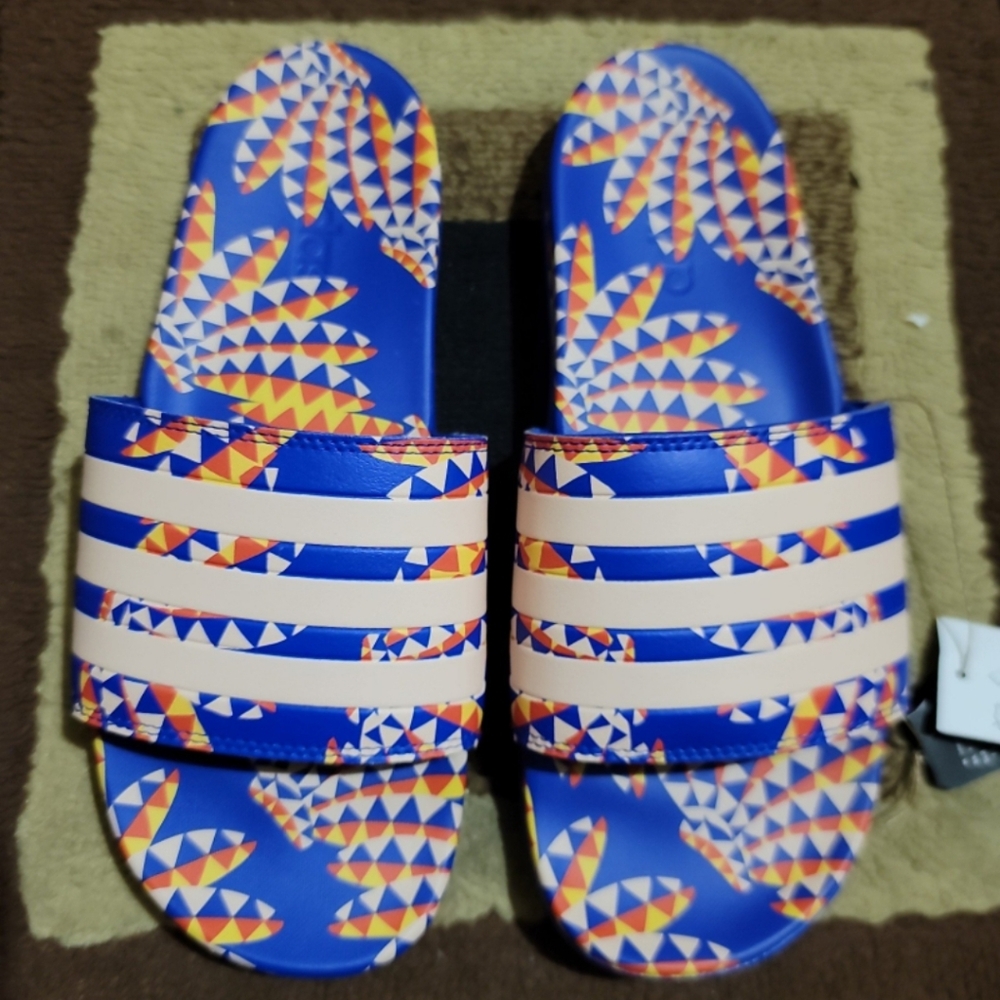 NWT Women's Size 10 Adidas Adilette Sandals - Picture 1 of 4